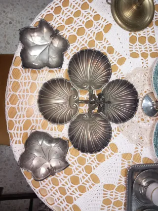 Juego 4 piezas metal hojas y conchas