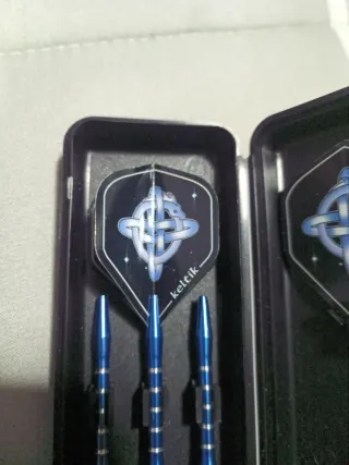 Dardos profesionales con estuche