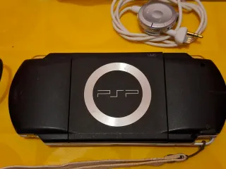 Sony PSP-1004K Negra + Accesorios