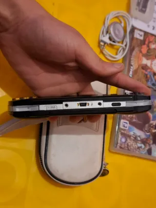 Sony PSP-1004K Negra + Accesorios