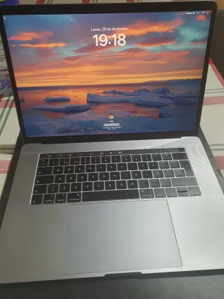 MacBook Pro 15” 2018 | i7 6 núcleos | 16GB RAM