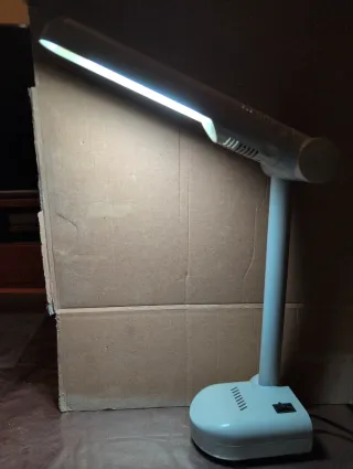 Lámpara de mesa moderna