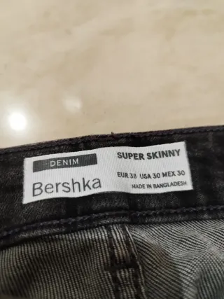 Pantalón vaquero Bershka negro