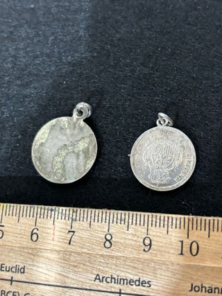 Lote 9 medallas y cruces antiguas