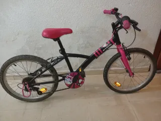 Bicicleta niña rosa y negra btwin