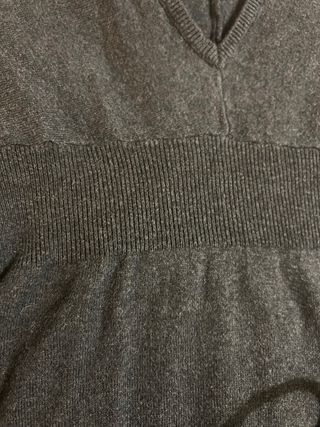 Maglione grigio scuro scollo a V