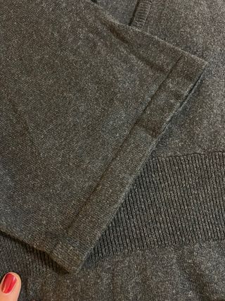 Maglione grigio scuro scollo a V