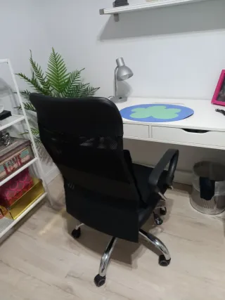 Silla de escritorio ergonómica negra
