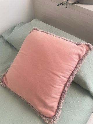 Conjunto colcha, plaid y cojín.