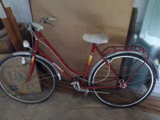 Bicicleta Clásica Roja para coleccionista