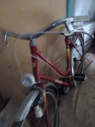 Bicicleta Clásica Roja para coleccionista