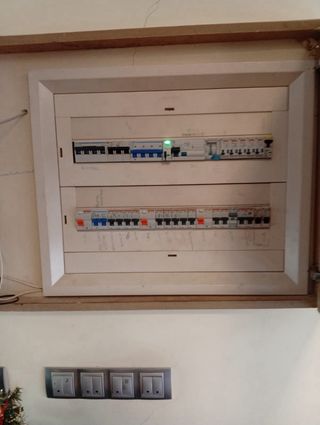 Anuncio de electricista y fontanero 24h