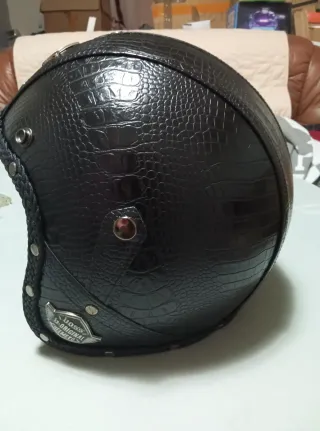 Casco Retro Negro Piel Cocodrilo