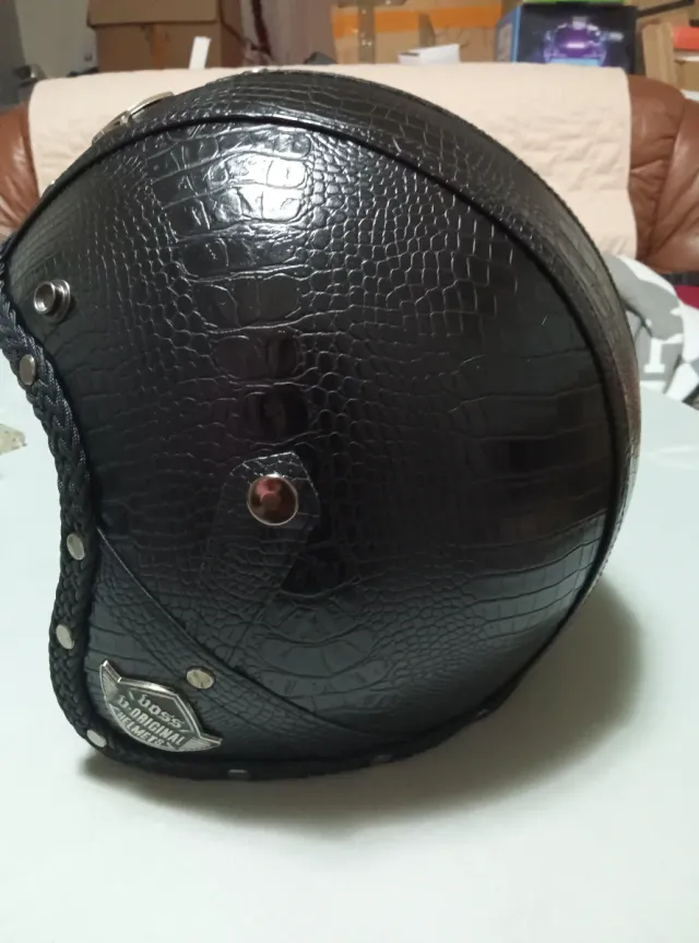 Casco Retro Negro Piel Cocodrilo