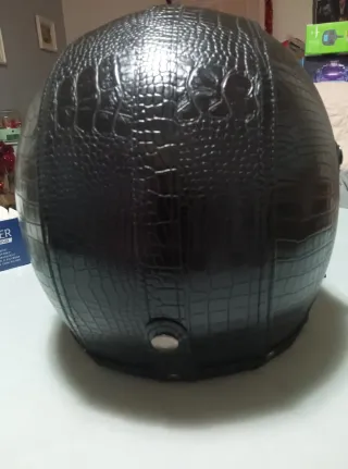Casco Retro Negro Piel Cocodrilo