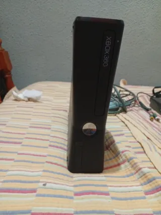 Consola Xbox 360 Negra + Cables y Mando