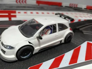 Coche Slot 1/32 de NINCO modelo Renault Megane