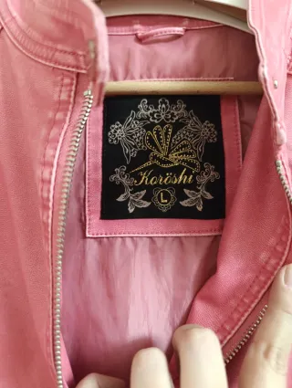 Cazadora efecto piel rosa