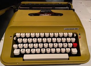 Macchina da scrivere Underwood 319