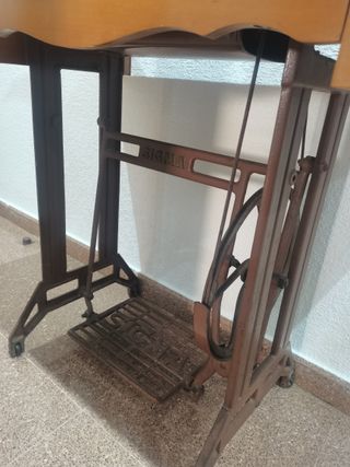 Máquina de coser Sigma negra con maletín