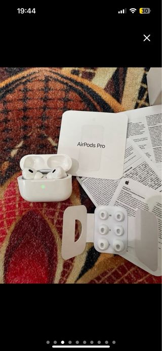 Apple AirPods Pro (2ª Gen) - Blancos