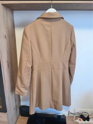 Abrigo Attentif Beige Elegante