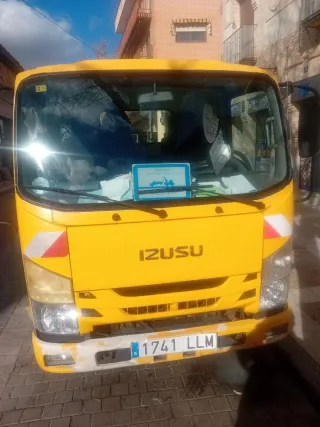 Isuzu model pequeño  2000