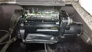 Cámara Sanyo Vintage Negra y trasportín