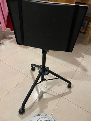 Atril multiusos con ruedas