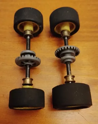 Pareja de ejes y llantas coches Scalextric