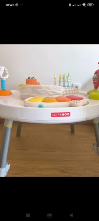 Mesa de atividades para bebé