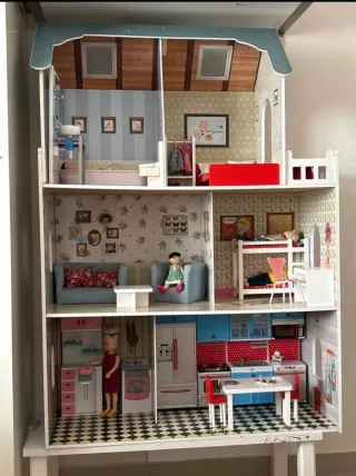 Casa de muñecas Amanda y regalo pie de madera