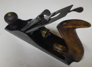 Cepillo carpintero antiguo N4