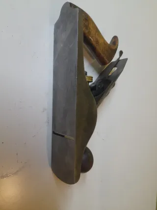 Cepillo carpintero antiguo N4