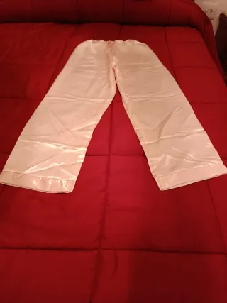 Pijama elegante con zapatillas