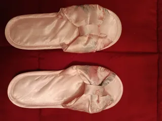 Pijama elegante con zapatillas