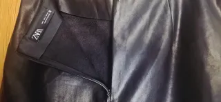 Pantalón de mujer corto negro Zara