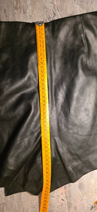 Pantalón de mujer corto negro Zara