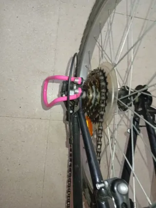 Bicicleta niña Btwin rosa y negra