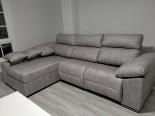 Sofá chaise longue + 2 puffs