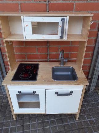 Cocinita de juguete DUKTIG