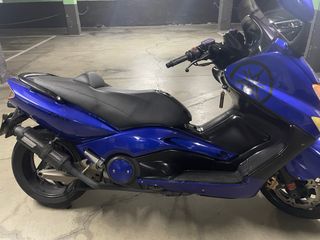 Yamaha T-Max Azul