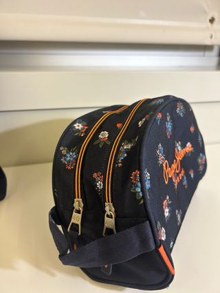 Mochila y neceser Pepe Jeans estampado floral