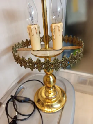 Lámpara de mesa antigua dorada