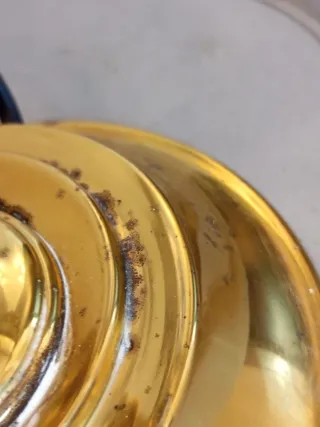 Lámpara de mesa antigua dorada