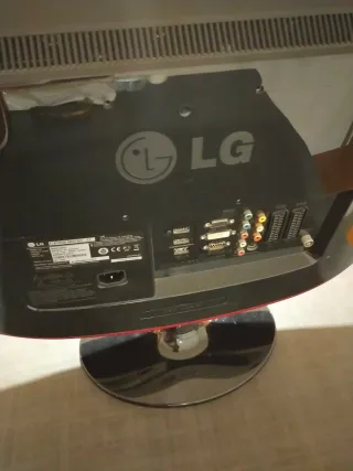 Monitor TV LG FLATRON M277WD Negro/Rojo