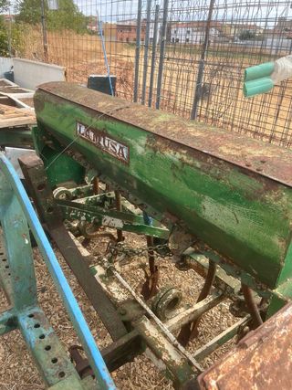 Máquina sembradora usada Lamusa