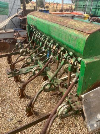 Máquina sembradora usada Lamusa