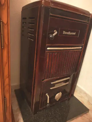 Estufa de leña antigua Monthermé Boiro