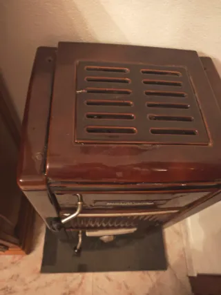 Estufa de leña antigua Monthermé Boiro